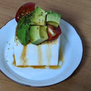 アボカドとミニトマトのわさび醤油冷奴